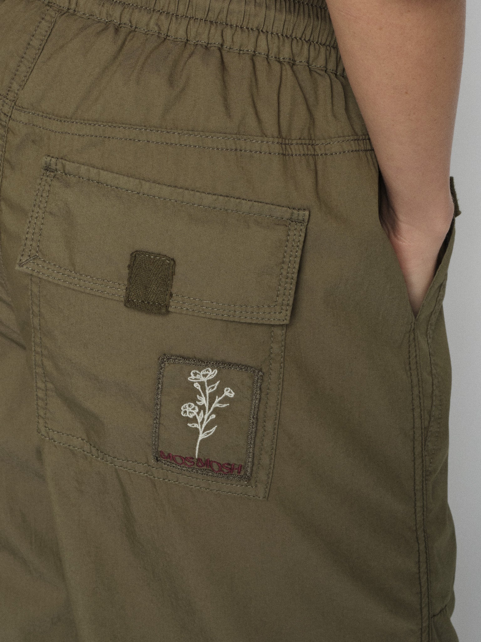 Modelshot / Burnt Olive / Detail